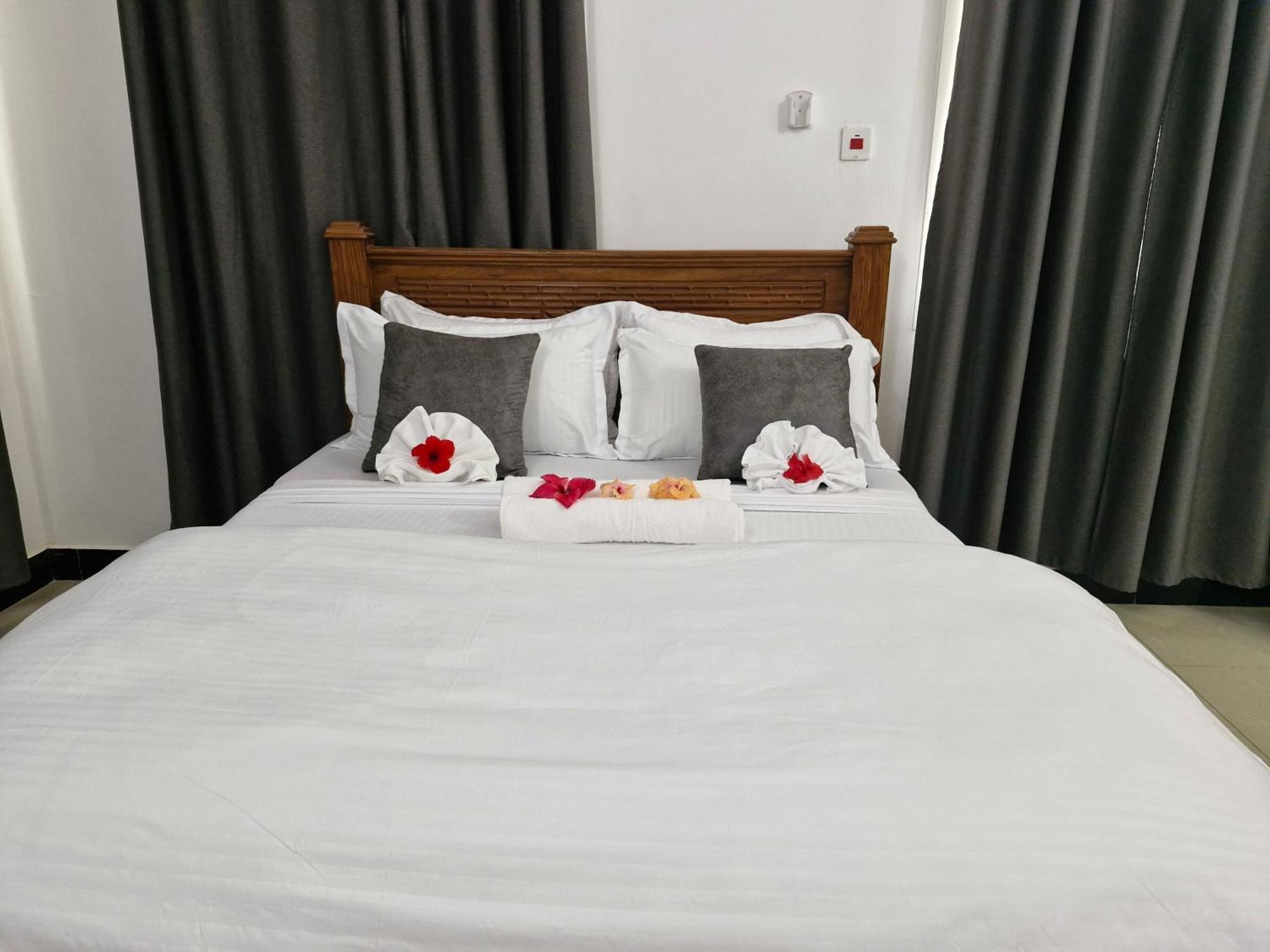 64 Zenj House Luxury Airport B&B Mbweni 外观 照片